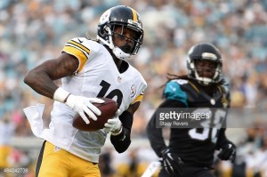 at EverBank Field on August 14, 2015 in Jacksonville, Florida.